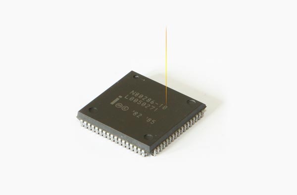 芯片激光打標(biāo)機(jī)的特點(diǎn)、材料以及優(yōu)點(diǎn)