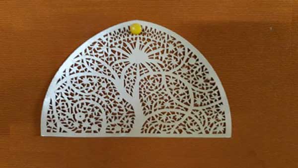 紙張激光鏤空機是專門為紙制品工業(yè)研制的新型加工設(shè)備