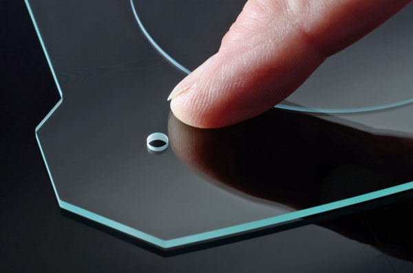 工業(yè)皮秒激光器非常適合薄膜的劃線